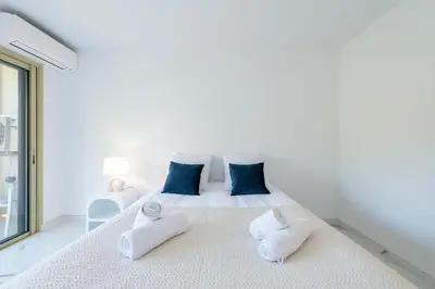 Un ou plusieurs lits dans un hébergement de l'établissement Spacious 2-Br Apartment in a Residence with Pool
