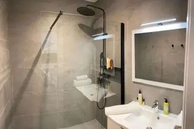 Salle de bains dans l'établissement BEAUTIFUL 1 - BR APARTMENT - Next To Rue Antibes