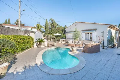 Piscine de l'établissement Villa cap d 'Antibes Salis Beach 30 meters ou située à proximité