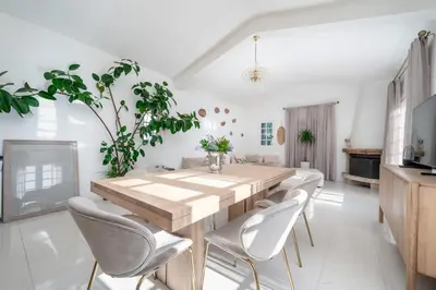 Télévision ou salle de divertissement dans l'établissement Villa cap d 'Antibes Salis Beach 30 meters