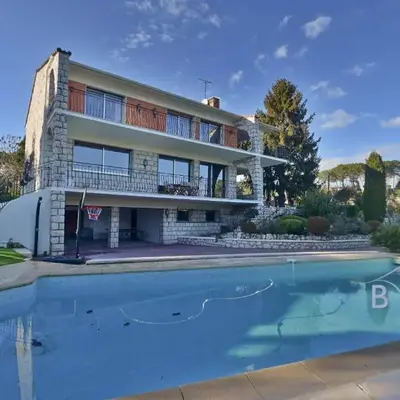 Magnificent residence with swimming pool and garden in Mougins