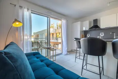 Coin salon dans l'établissement Appartement Azzuro - Welkeys