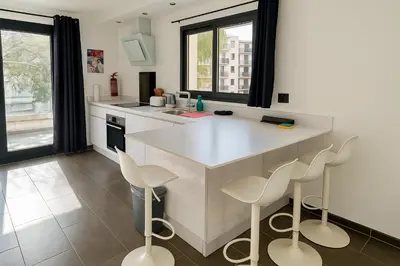 Plan de l'établissement AgarrusRentals 70m2, 2 chambres pour 4 Personnes avec bébé avec Terrasses a 200m des Plages, Palmbee Cannes