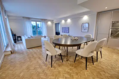 Cuisine ou kitchenette dans l'établissement Villa Magnolia Apartment Cannes Film Festival Private Pool