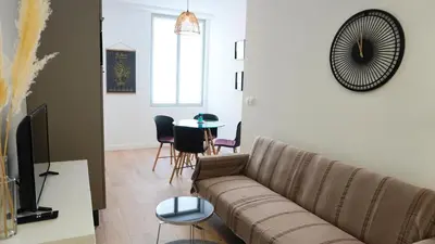 Télévision ou salle de divertissement dans l'établissement Proche Carlton & Croisette, Appartement 202 - Palmazur Vacances