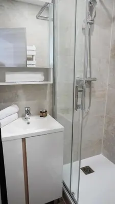 Salle de bains dans l'établissement Proche Carlton & Croisette, Appartement 202 - Palmazur Vacances