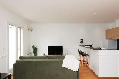 Télévision ou salle de divertissement dans l'établissement L'Azuréa - Centre - Plage - Wifi - Climatisation
