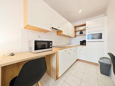 Cuisine ou kitchenette dans l'établissement Viva Riviera 6 Rue Commandant André