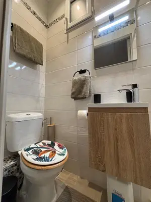 Salle de bains dans l'établissement Cosy Apartment in Cannes, AC, WiFi, 15min Palais
