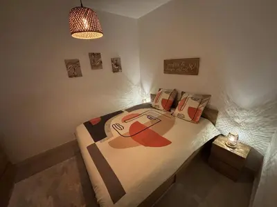 Un ou plusieurs lits dans un hébergement de l'établissement Cosy Apartment in Cannes, AC, WiFi, 15min Palais