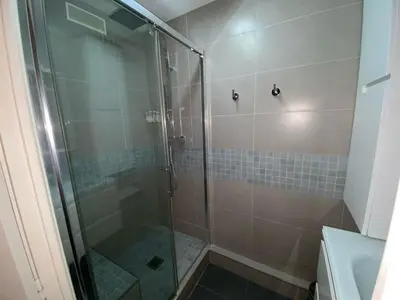 Salle de bains dans l'établissement Spacieux 3 chambres BALCON, MARTINEZ -CARLTON A3B130