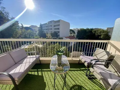 Balcon ou terrasse dans l'établissement Cannes proche Croisette - 2P tout confort terrasse