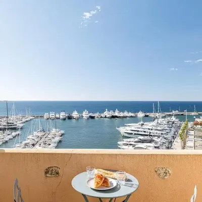 GRAND PALAIS - Beautiful top floor studio - Sea front with AC