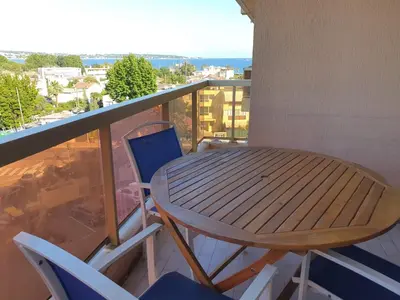 Balcon ou terrasse dans l'établissement Appartement avec Vue Cap d'Antibes