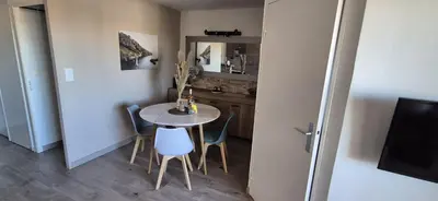 Télévision ou salle de divertissement dans l'établissement Appartement avec Vue Cap d'Antibes