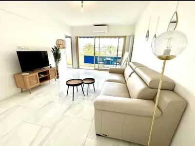 Télévision ou salle de divertissement dans l'établissement Studio moderne à Juan les Pins - 30 m² avec balcon
