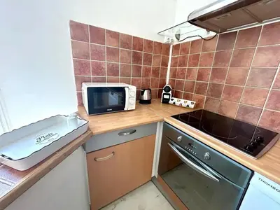 Cuisine ou kitchenette dans l'établissement Appartement moderne à Juans les Pins de 60 m² avec parking