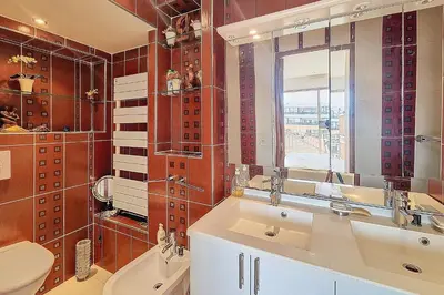 Salle de bains dans l'établissement HENRI CAMILLE REAL ESTATE - Kent - Huge 2 bedrooms appt - 5 min Croisette