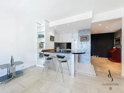 Cuisine ou kitchenette dans l'établissement L'Alexandra - 4 pers - Parking - Aperçu mer