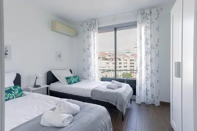 Un ou plusieurs lits dans un hébergement de l'établissement Diplomate - 2 chambres, 15mn du Palais, charmant, balcon, clim