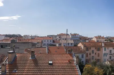 Vue générale sur Cannes ou vue de la ville depuis l'appartement