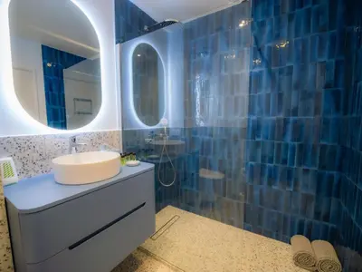 Salle de bains dans l'établissement #301- Heart of Vieil Antibes - Place Nationale-High-End Newly Renovated & Furnished Appartment