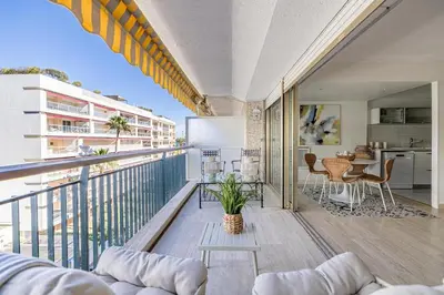Balcon ou terrasse dans l'établissement PALM BEACH, sea view apartment, 100m from beaches