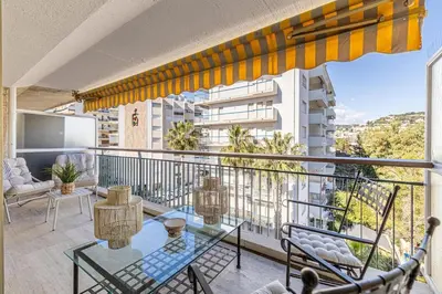 Balcon ou terrasse dans l'établissement PALM BEACH, sea view apartment, 100m from beaches