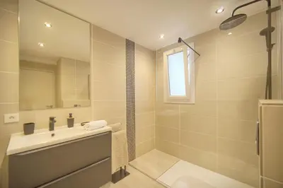 Salle de bains dans l'établissement Palace - Ultra center - 2 min sea - VCA