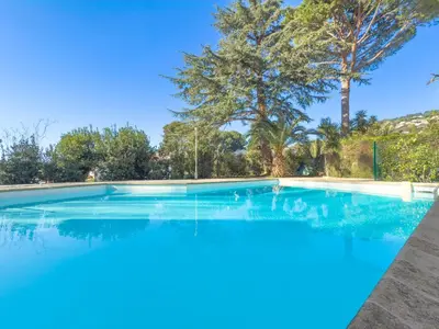 Piscine de l'établissement Le Cozy by Winsome Destination ou située à proximité