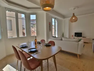 Télévision ou salle de divertissement dans l'établissement Apartment in Antibes near Sandy Beaches