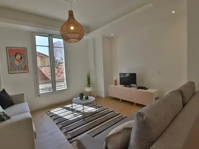 Télévision ou salle de divertissement dans l'établissement Apartment in Antibes near Sandy Beaches