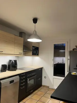 Cuisine ou kitchenette dans l'établissement Maison de famille idéale pour vacances sur la côte d'azur
