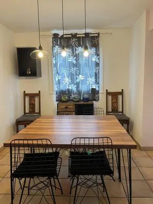 Télévision ou salle de divertissement dans l'établissement Maison de famille idéale pour vacances sur la côte d'azur