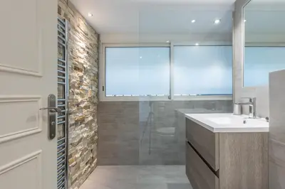 Salle de bains dans l'établissement Heart of Cannes Luxury Stay - Steps from Beach & Palais