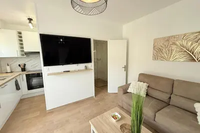 Cuisine ou kitchenette dans l'établissement 06CP - Beautiful T2 super equipped with terrace