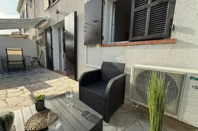 Coin salon dans l'établissement 06CP - Beautiful T2 super equipped with terrace