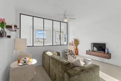 Télévision ou salle de divertissement dans l'établissement Appartement à Cannes