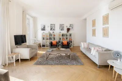 Télévision ou salle de divertissement dans l'établissement Center of Cannes 100m2 bright apartment