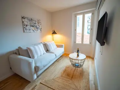 Télévision ou salle de divertissement dans l'établissement #202-Heart of Vieil Antibes - Place Nationale-High-End Newly Renovated & Furnished Appartment
