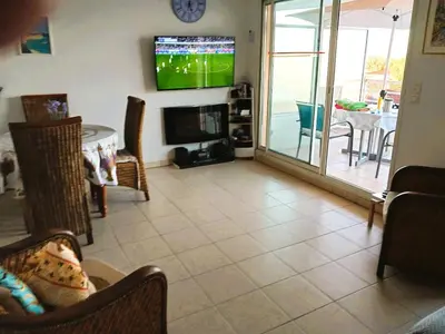 Télévision ou salle de divertissement dans l'établissement Award Winning with pool and sea views