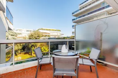 Balcon ou terrasse dans l'établissement COCO - Beau 2 P climatisé wifi terrasse piscine
