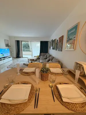 Coin salon dans l'établissement Chic 2 bedroom with Huge Terrace and Pool Cannes