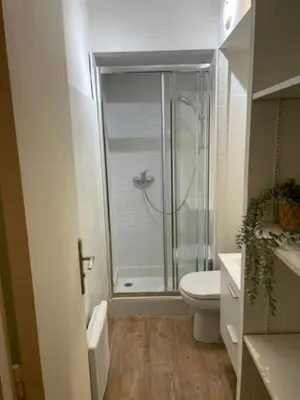 Salle de bains dans l'établissement Studio carré d’or Juan les Pins