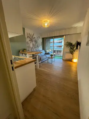 Plan de l'établissement Studio carré d’or Juan les Pins