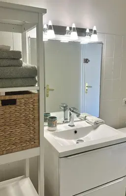 Plan de l'établissement Superbe Studio plein centre de Juan les pins 500m des plages