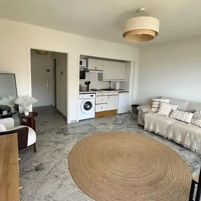 Superbe Studio plein centre de Juan les pins 500m des plages
