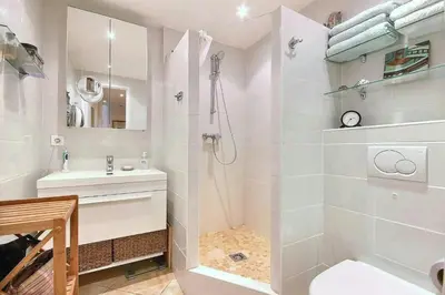 Salle de bains dans l'établissement magnifique 2 pièces parc de la croisette