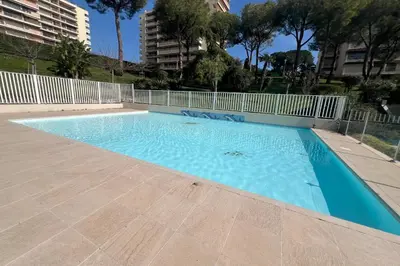 Piscine de l'établissement JUAN LES PINS - 4 people - swimming pool - tennis ou située à proximité