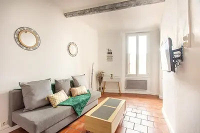 Coin salon dans l'établissement Charm of Vieil Antibes, quiet 2-4pers